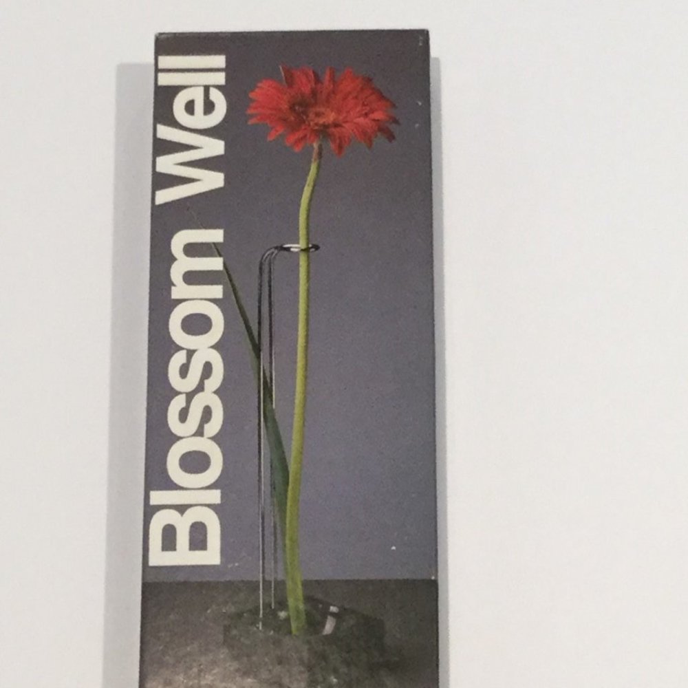 MoMa - Blossom Well  Vintage Vase - Original, Original - 1989 Version!! -  $30